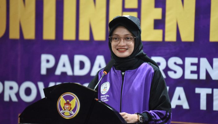 Lepas Kontingen Kota Kediri Pada Porseni MI, MTs, dan MA Jatim 2025, Ini Pesan Mbak Wali Kota