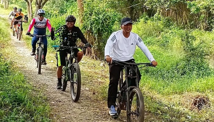 Bupati Bangkalan Gowes Bareng Sambil Tinjau Infrastruktur dan Lokasi Bekas TPA