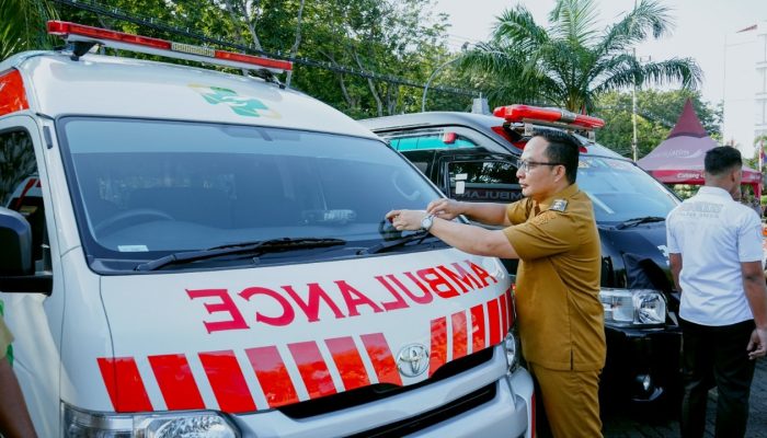 Dukung Layanan Darurat, 35 GPS Tracker Dihibahkan untuk Ambulans Gresik