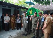 Bupati Malang bersama Ketua TP PKK Kabupten Malang Takziah Alm. Bapak Agus Harianto Selaku Camat Lawang