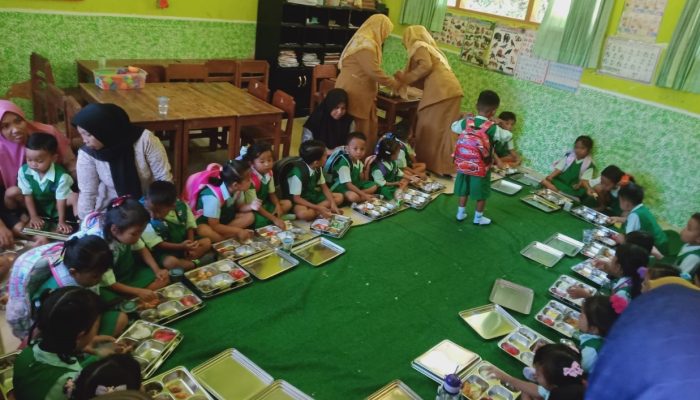 Penuhi Kebutuhan Gizi Siswa, Dapur MBG Aengdake Kenek Hadir Perdana di Bluto