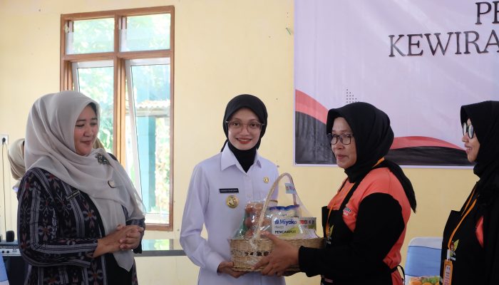 Mbak Wali Beri Arahan Kewirausahaan Bagi Perempuan Kepala Keluarga