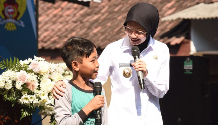 Mbak Wali Tinjau Deteksi Dini Gangguan Penglihatan dan Pendengaran Pada Siswa Sekolah Dasar, Upaya Wujudkan SDM Unggul