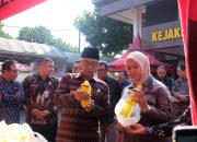 Peringati Hari Bhakti Adhyaksa dan HUT IAD, Kejari Kota Kediri Gelar Pasar Murah Untuk Warga