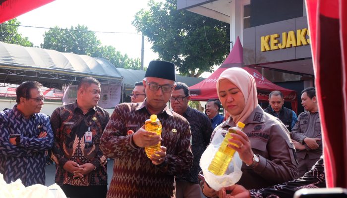 Peringati Hari Bhakti Adhyaksa dan HUT IAD, Kejari Kota Kediri Gelar Pasar Murah Untuk Warga