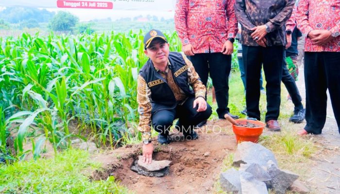 Bupati Mojokerto Al Barraa Tuntaskan Penantian Warga, Jembatan Bubak di Desa Gondang Kini Dibangun