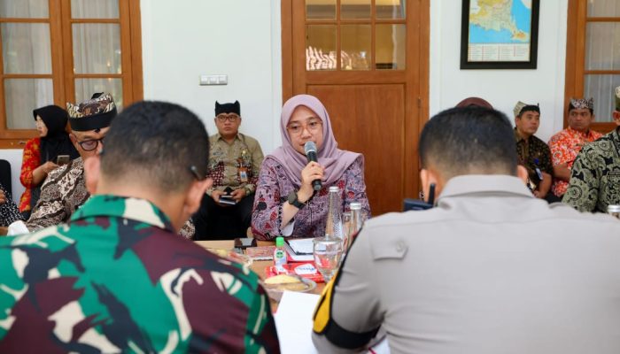 Penutupan Jalur Gumitir, Bupati Ipuk Upayakan Penambahan Kereta dan Penerbangan