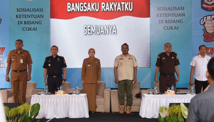 Mbak Wali Ajak Pemilik Warung Tolak Rokok Ilegal Saat Buka Sosialisasi Ketentuan di Bidang Cukai