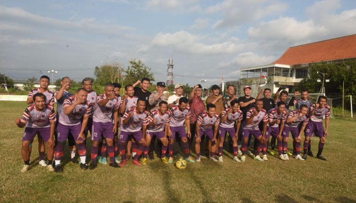 Gus Qowim Saksikan Pertandingan Sepak Bola Afif Cup U40 dan Walikota Cup antar SMP se-Kota Kediri, Berharap Jadi Event Tahunan