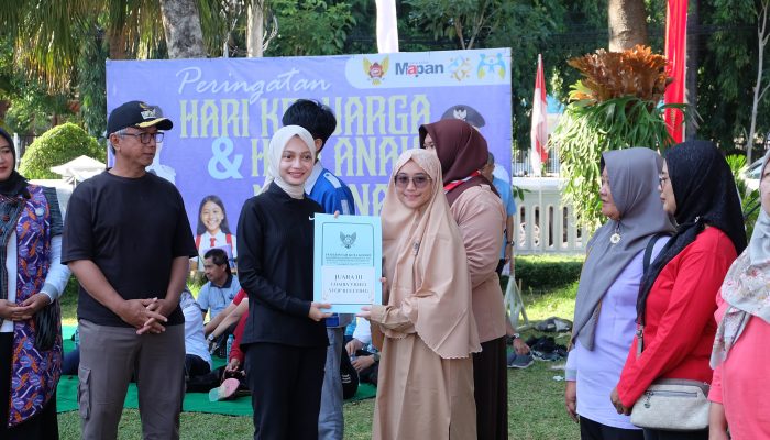 Mbak Wali Ajak Para Keluarga Di Kota Kediri Senam Bersama Demi Terciptanya Keluarga Yang Sehat Dan Cerdas