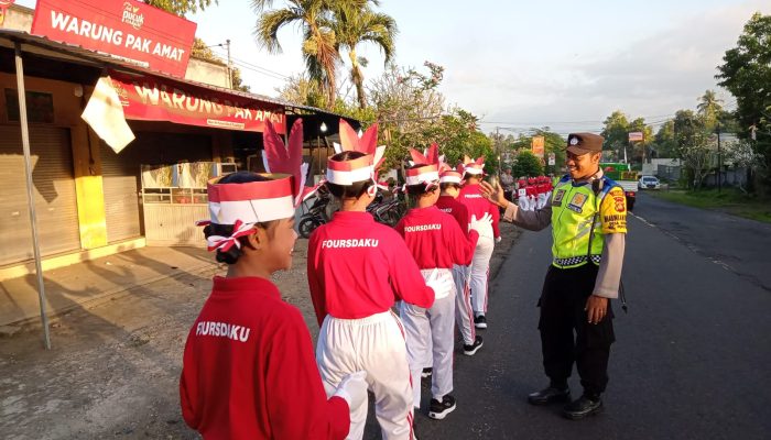 Kapolsek Pekutatan Hadiri Gerak Jalan Pelajar: Rayakan Kemerdekaan dengan Semangat dan Kebersamaan