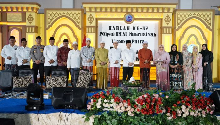 Gus Qowim Dampingi Wagub Jatim Resmikan Aula KH Imam Yahya Mahrus Ponpes HM Al Mahrusiyah III Ngampel