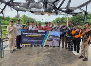 Dishub Kota Kediri Bagikan Jaket Pelampung dan Himbauan Keselamatan untuk Operator Tambangan Jelang Puncak Musim Hujan