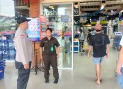 Bhabinkamtibmas Desa Padang Sambian Kaja Gelar Sambang di Pertokoan Mitra 10 Gatsu Barat