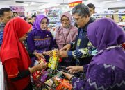 Jamin Keamanan Konsumen Jelang Lebaran, Disperdagin Kota Kediri Sidak Parcel dan BDKT