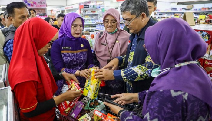 Jamin Keamanan Konsumen Jelang Lebaran, Disperdagin Kota Kediri Sidak Parcel dan BDKT