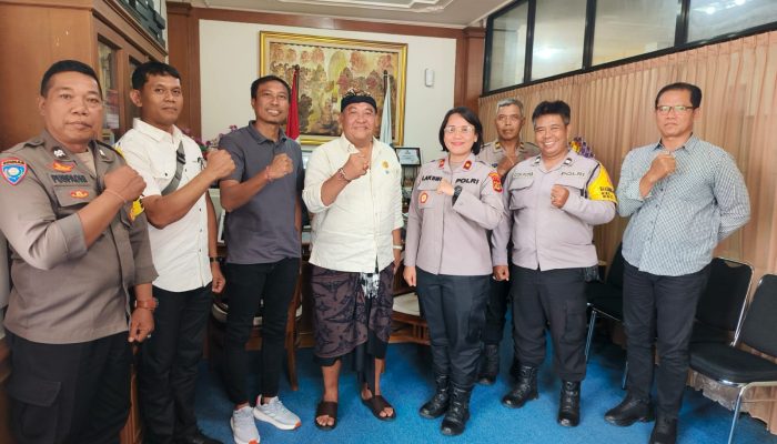 Kapolsek Kuta Silaturahmi dengan Jro Bendesa Adat Kuta, Perkuat Sinergitas Jaga Kamtibmas