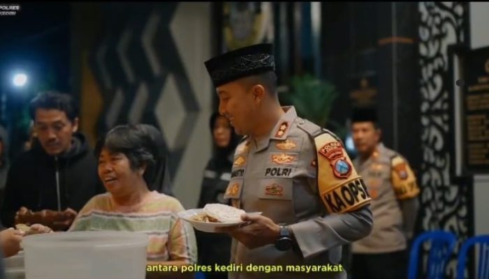 Hangatnya Ramadan di Pare: Ratusan Warga dan Kapolres Kediri Berbaur Nikmati Sahur Gratis