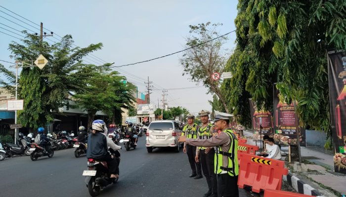 Antisipasi Kemacetan Acara Kuliner Ketos, Satlantas Polres Kediri Kota Tertibkan Parkir Liar