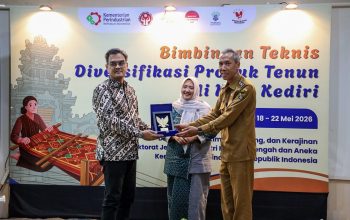Genjot Diversifikasi Produk, Tenun Ikat Kota Kediri Bersiap Tembus Pasar Modern dan Internasional