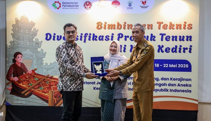 Genjot Diversifikasi Produk, Tenun Ikat Kota Kediri Bersiap Tembus Pasar Modern dan Internasional