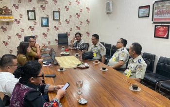 Ka. Kantah Tabanan beserta Kasi Survei-Pemetaan dan Kasi Penetapan Hak-Pendaftaran Rapat Pembahasan Integrasi Data Pertanahan-Perpajakan bersama Asisten III Pemkab Tabanan dilanjutkan dengan Diskominfo Tabanan