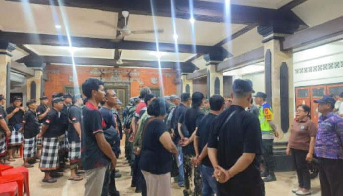Bhabinkamtibmas Kelurahan Sumerta Dampingi Aparat Kewilayahan Laksanakan Pendataan Duktang di Abiankapas Kaja
