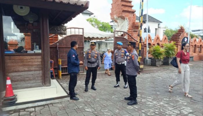 Polsek Denpasar Timur Intensifkan Pengamanan di Sejumlah Gereja pada Perayaan Kenaikan Yesus Kristus 2026