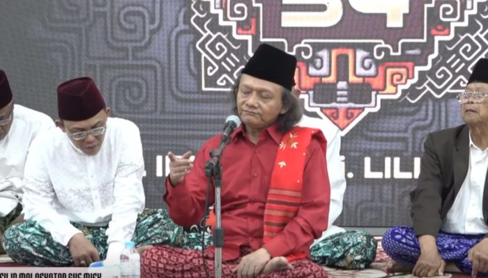 Haul Eksklusif Gus Miek ke-34 dan Nyai Hj Lilik Suyati ke-7 : Kutip Pesan Bung Karno, Mbah Gus Robert Ajak Jamaah Rencanakan Masa Depan Akhirat