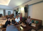 Kapolsek Dentim Perkuat Sinergitas Kamtibmas Melalui Ngopi Kamtibmas Bersama Manajemen Hotel Cakra