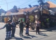 Pastikan Prosesi Ngaben Berjalan Aman dan Lancar, Bhabinkamtibmas Sumerta Kaja Bersama Babinsa dan Pecalang Laksanakan Pengamanan