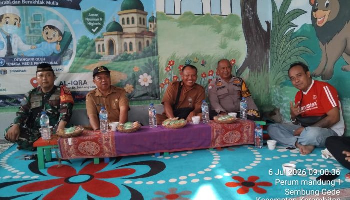 Sinergitas TNI-Polri, Babinsa dan Bhabinkamtibmas Kawal Sunatan Massal di Sembung Gede