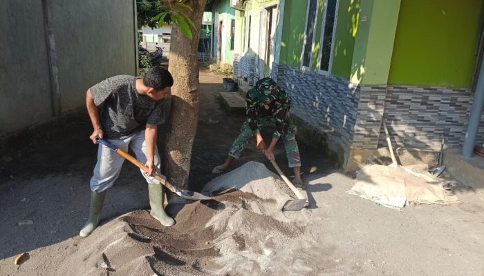 Semangat Gotong Royong, Satgas TMMD 129 Bangun MCK Musala di Desa Nusa Jaya