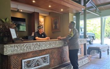 Bhabinkamtibmas Sanur Sambangi Perhotelan, Perkuat Sinergi Jaga Kamtibmas