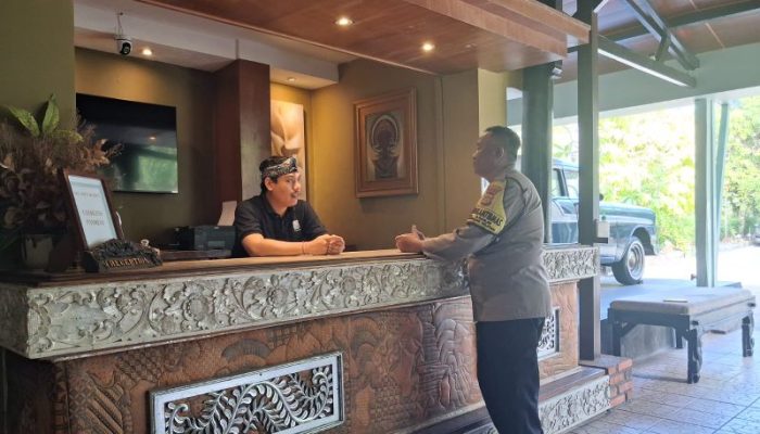 Bhabinkamtibmas Sanur Sambangi Perhotelan, Perkuat Sinergi Jaga Kamtibmas
