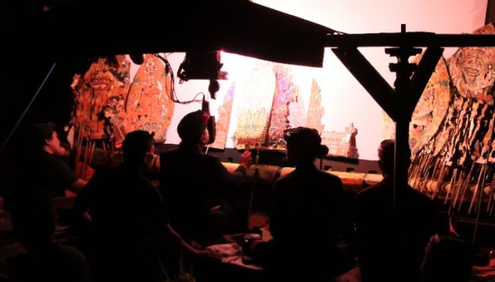 Semarak Hari Bhayangkara ke 80, Polda Bali Gelar Penampilan Wayang Cenk Blong