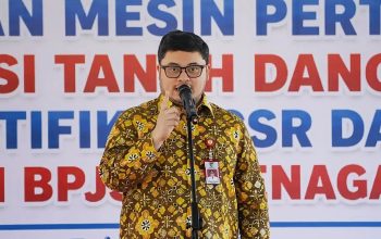 Dukung Peningkatan Produksi, Mas Dhito Kembali Salurkan 216 Bantuan Pertanian Bagi Petani