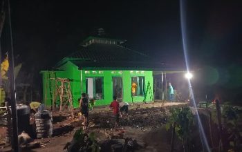 Semangat Tak Kenal Waktu, Satgas TMMD 129 Kerjakan Rehab Musala Baiturahman
