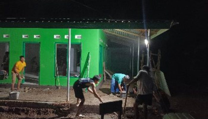 Malam Hari, Satgas TMMD 129 dan Warga Kompak Lanjutkan Pembangunan Musala