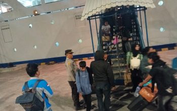Polsek Benoa Perketat Pengamanan Kedatangan KM Binaiya, Ratusan Penumpang Tiba di Pelabuhan Benoa