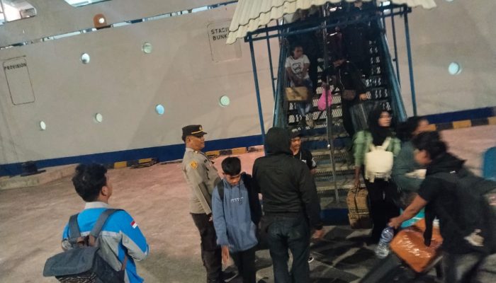 Polsek Benoa Perketat Pengamanan Kedatangan KM Binaiya, Ratusan Penumpang Tiba di Pelabuhan Benoa