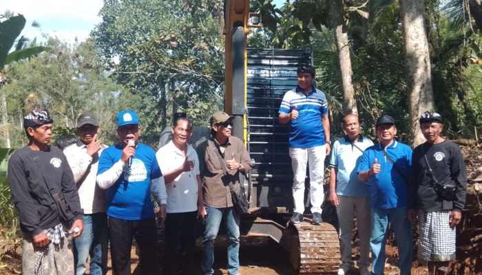 Wujudkan Mimpi 60 Tahun, DPD Demokrat Bali dan Semeton Desa Sangketan Gotong Royong Bangun Jalan 1,6 Km Rayakan HUT Kemerdekaan ke 81 RI