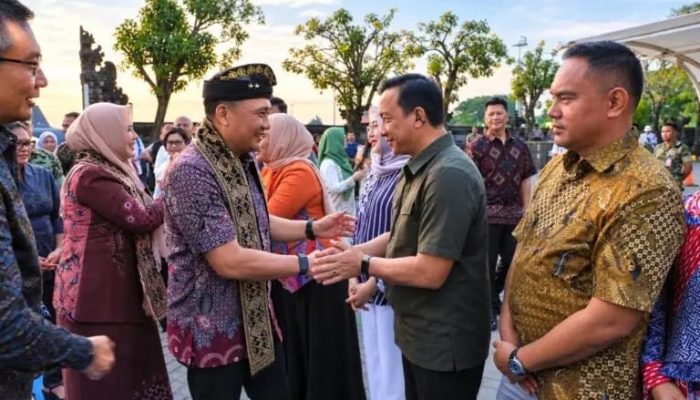 Tiba di Pulau Dewata, Kapolda Bali Irjen Pol. Dr. Pasma Royce Disambut Penampilan Tari Pendet